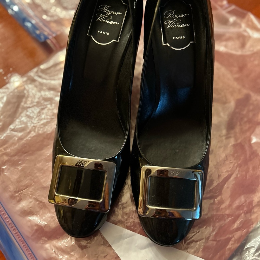 Roger Vivier Black and Silver Heels with Sleek Design